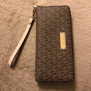 Michael Kors jet set wallet